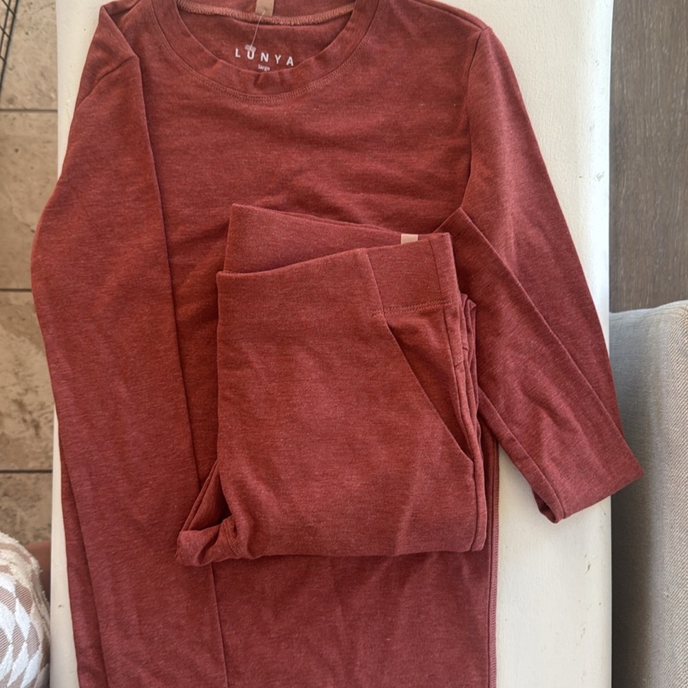 NWT Lunya Restore Lounge Set Long sleeve top and legging with pocket Legging